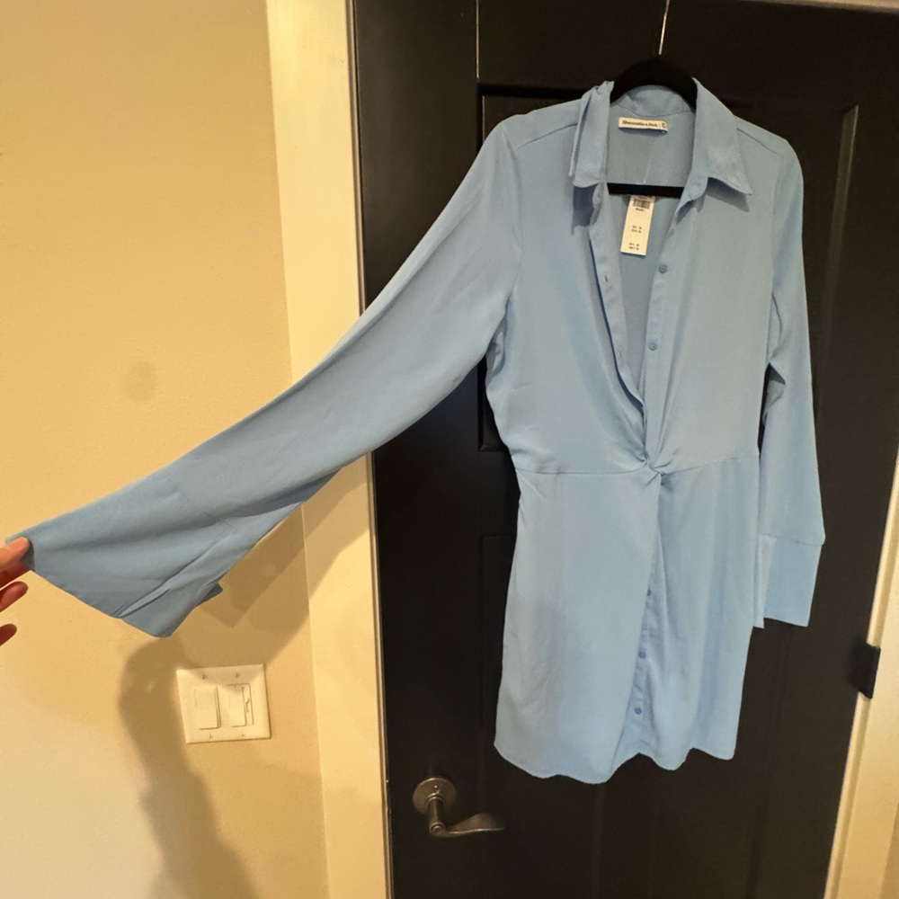 Abercrombie & Fitch Light Blue Dress Shirt - Picture 2 of 4